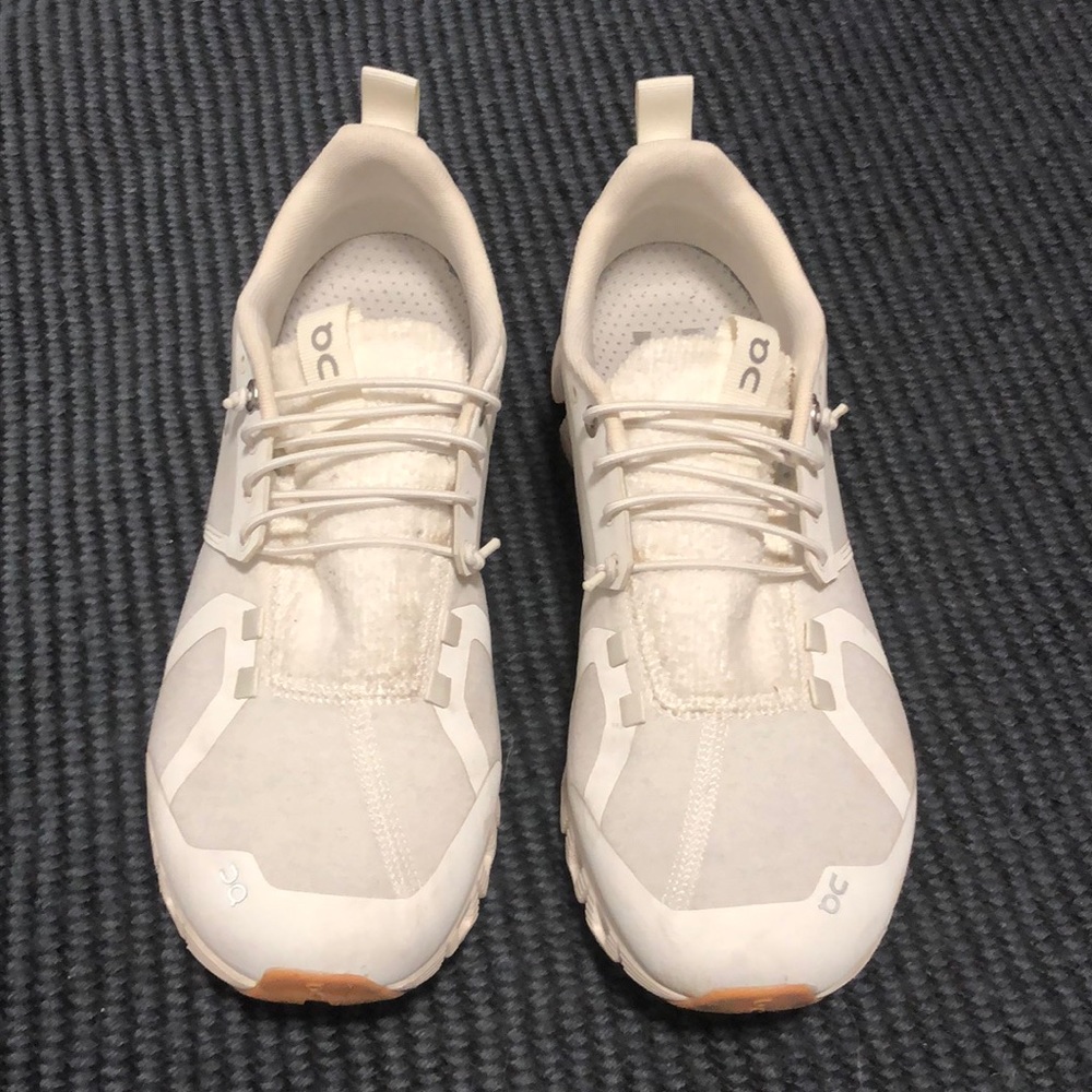 On Cloud Terry in white, size 8